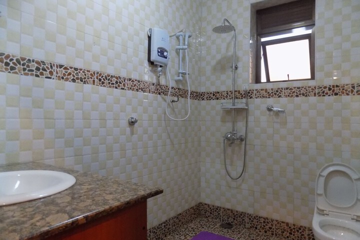 Room 13 of 28