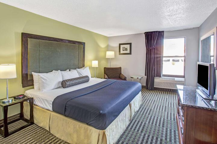 1 King Bed Accessible (2 of 6)