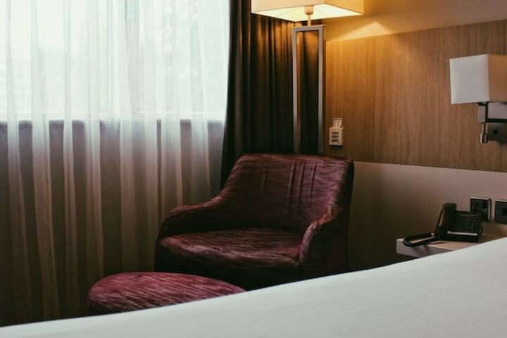 Room 16 of 38