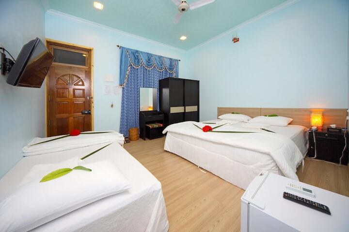 Room 4 of 76
