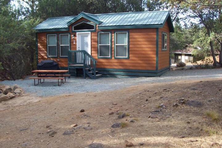 Exterior of Lake of the Springs Camping Resort Cabin 5