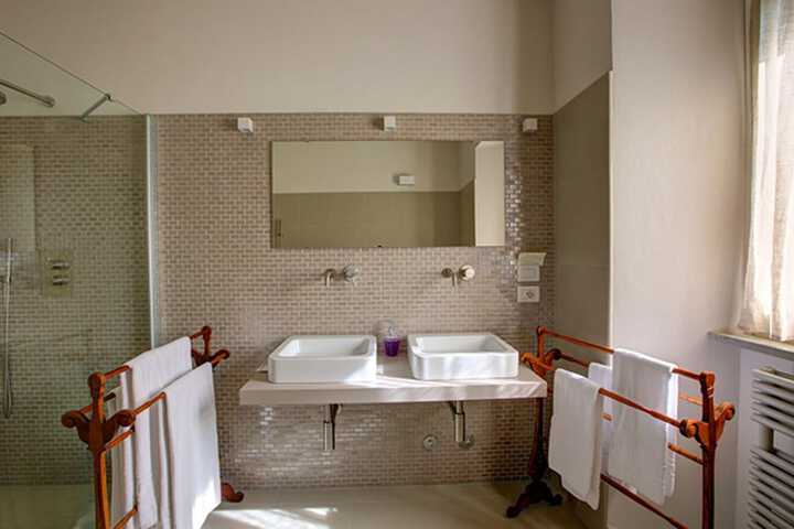 Room 43 of 91