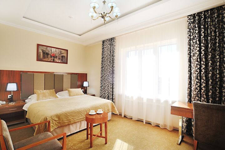Room 3 of 37