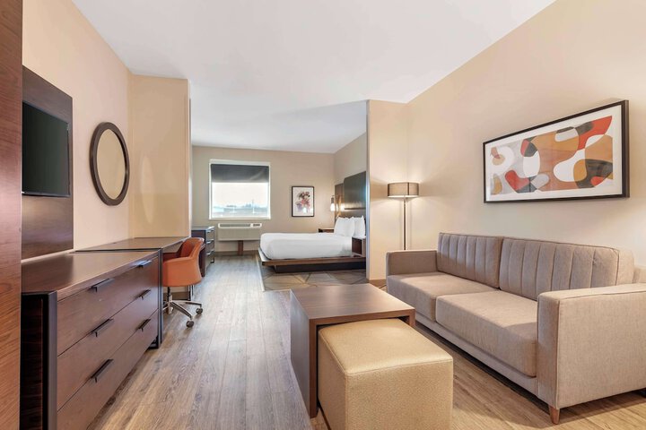 Room 7 of 25