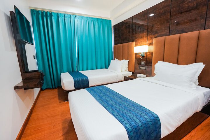 Room 5 of 13