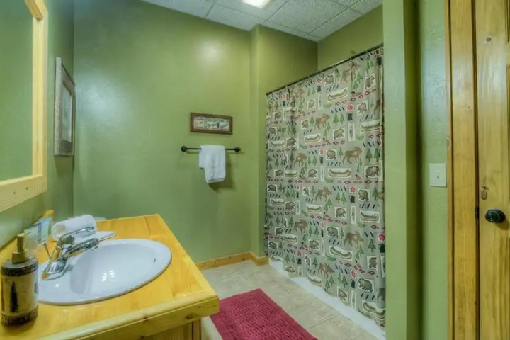 Room 8 of 18