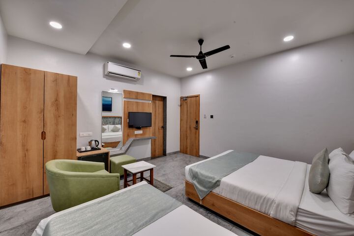 Room 10 of 24