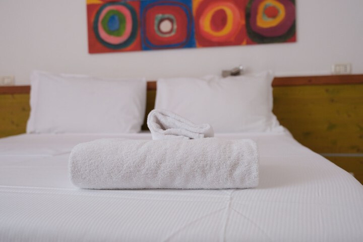 Room 33 of 106