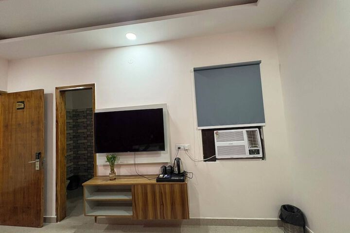 Room 4 of 19