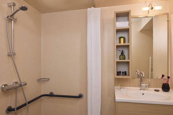 Room 12 of 15