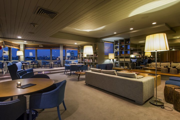 Lounge 57 of 65