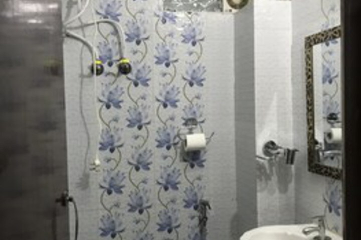 Room 4 of 27