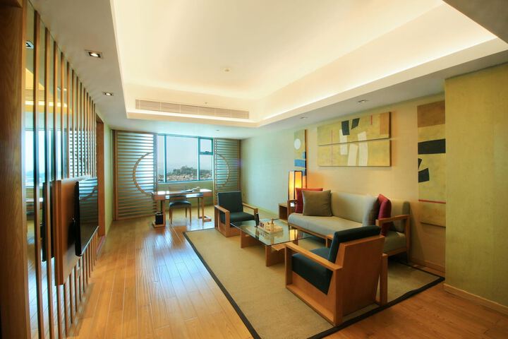 Room 16 of 104