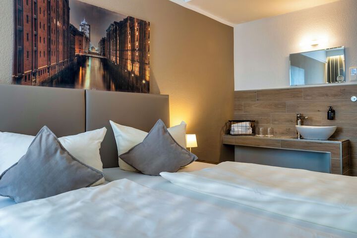 Room 33 of 68