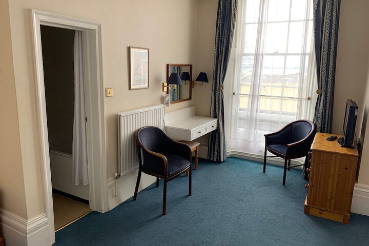 Room 6 of 27