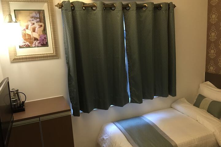 Room 12 of 49