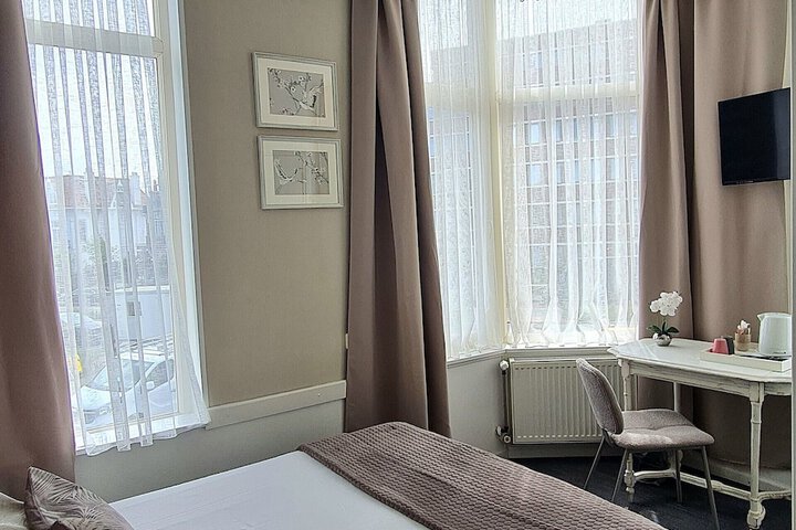 Room 11 of 33