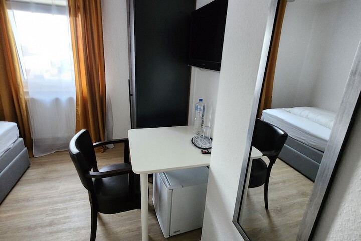 Room 11 of 27