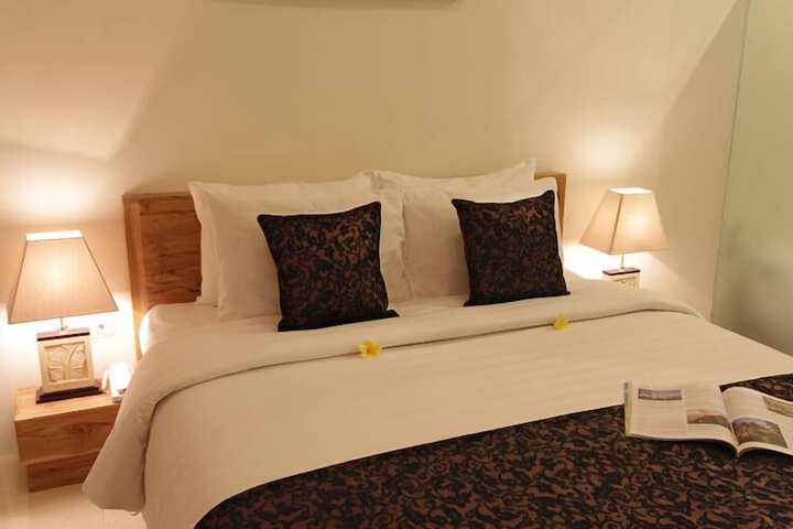 Room 7 of 14