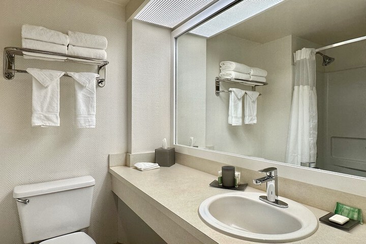 Room 35 of 65