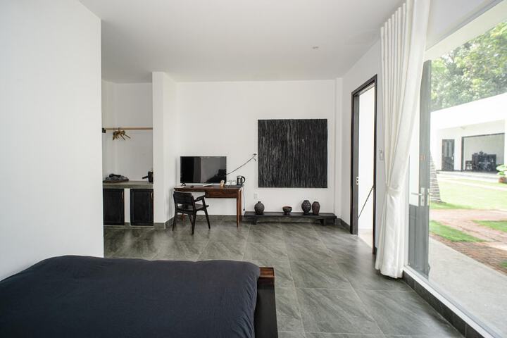 Room 9 of 31