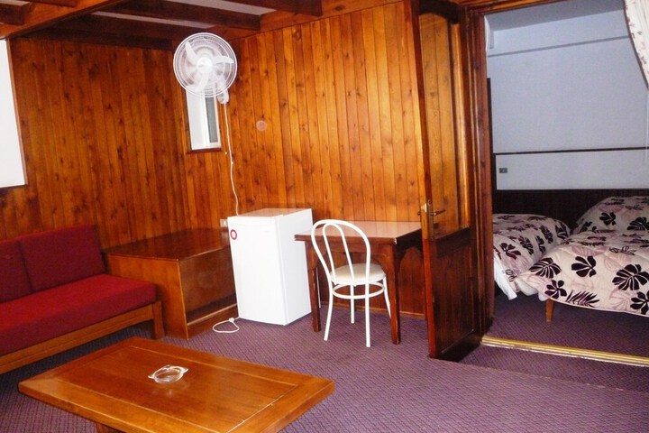 Room 16 of 84