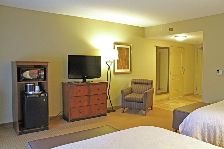 2 Queen Beds (9 of 13)