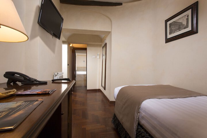 Room 32 of 63
