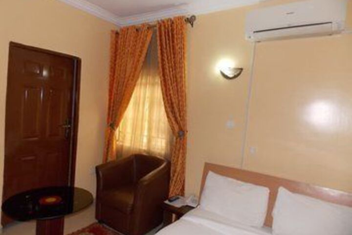 Room 7 of 19