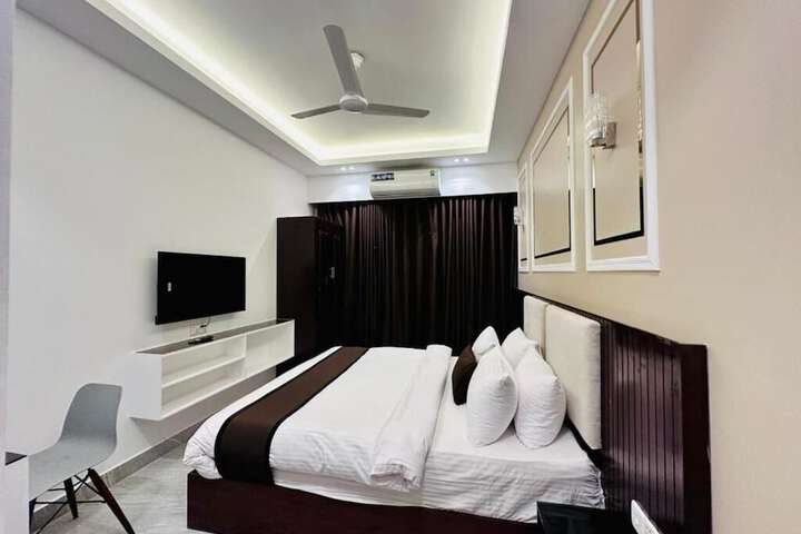 Room 26 of 46