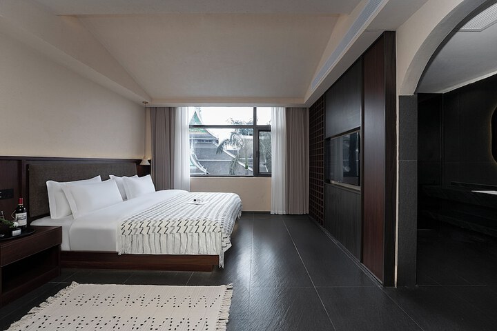 Room 10 of 60