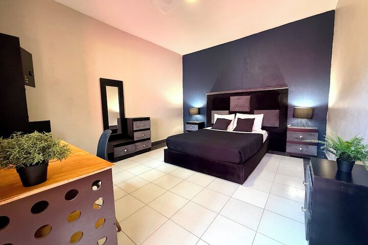 Room 10 of 28