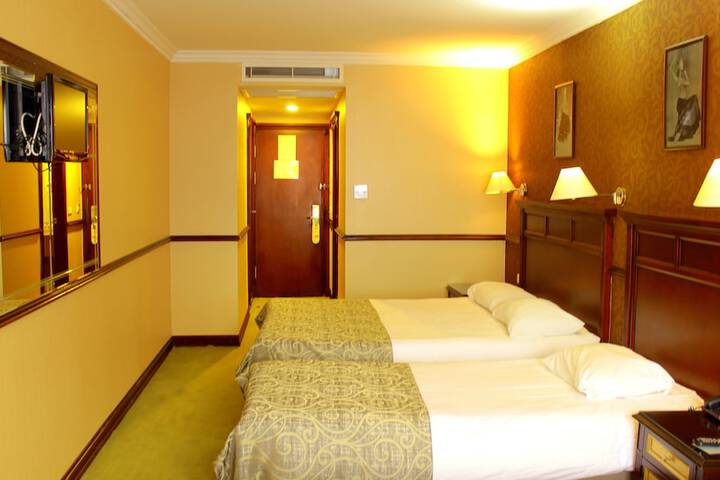 Room 16 of 114
