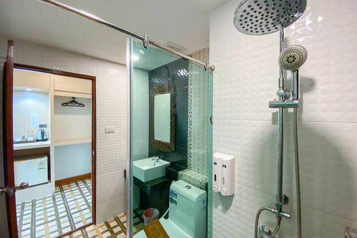 Room 19 of 28