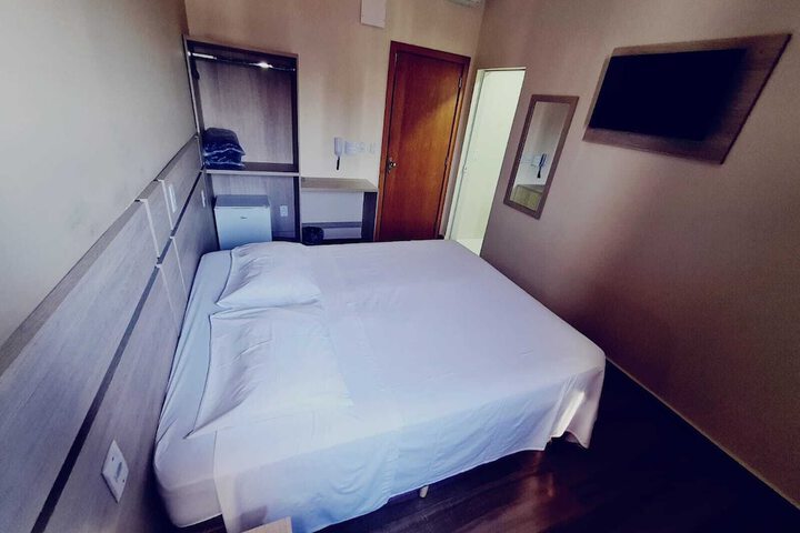 Room 18 of 77