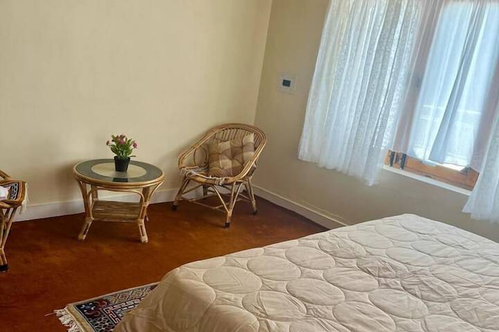 Room 4 of 43