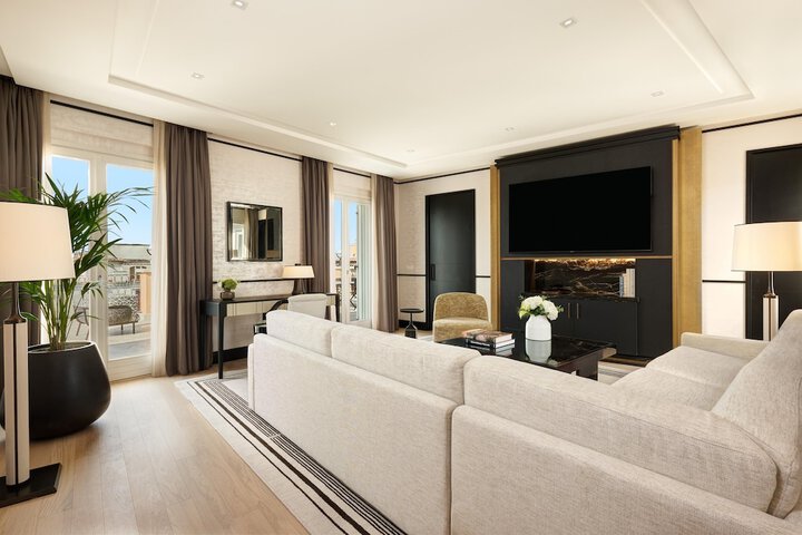 Room 32 of 49