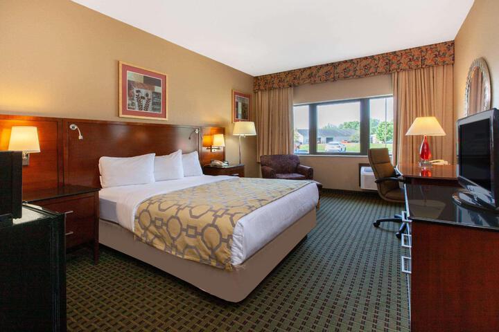 Queen Bed Accessible (3 of 12)
