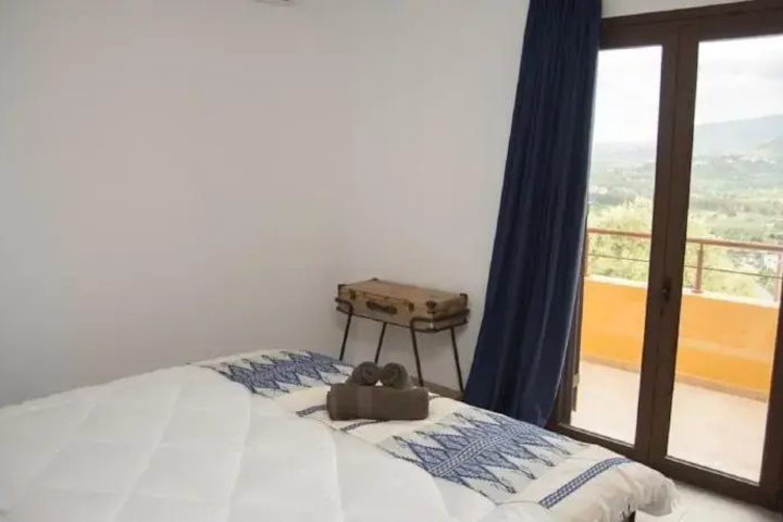 Room 7 of 9