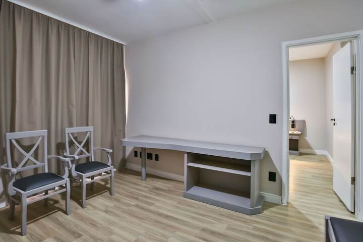Room 13 of 40