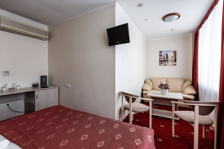 Room 16 of 102