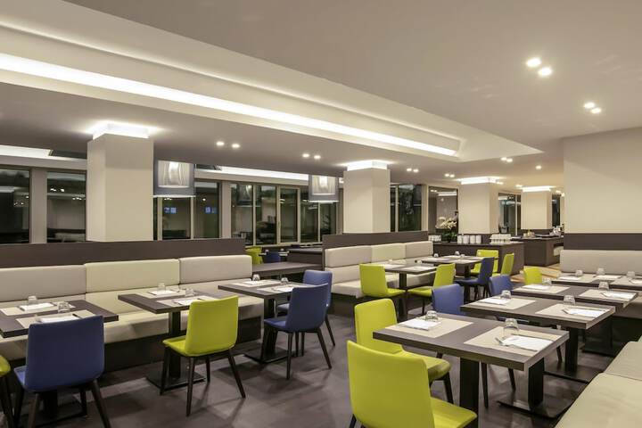 Dining 45 of 77