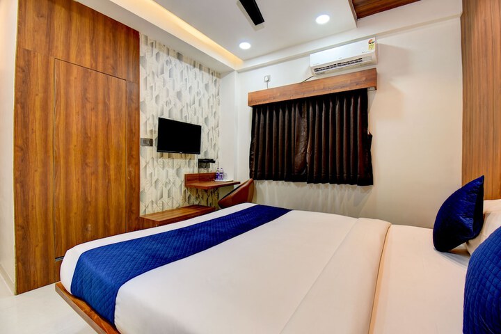 Room 13 of 16