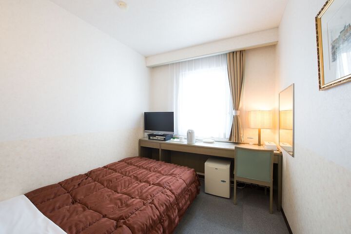 Room 6 of 37