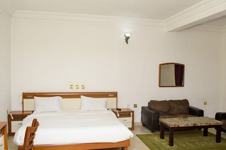 Room 10 of 40