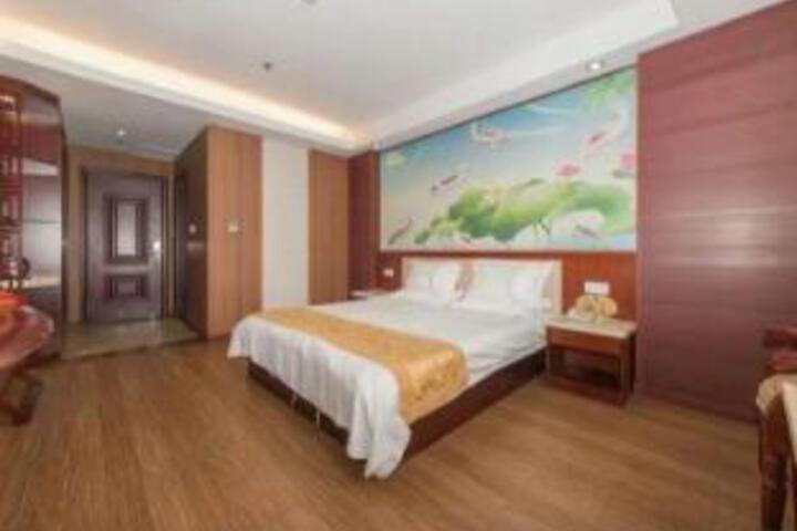 Room 15 of 16