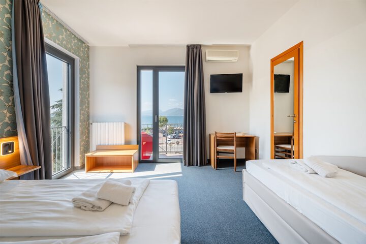 Room 54 of 104