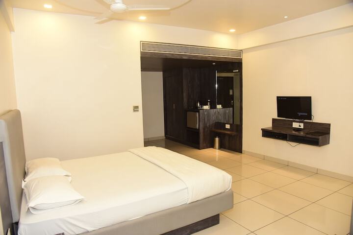 Room 11 of 24