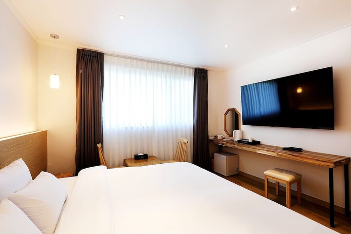 Room 11 of 30