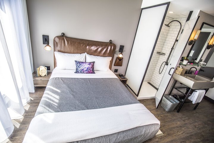 1 Queen Bed (21 of 25)